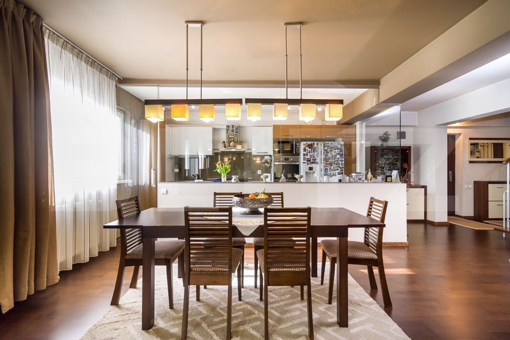 Duplex generos 288 mp, Metrou Apărătorii Patriei