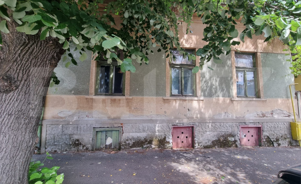 Casa pentru demolare, zona Semicentral 100 mp