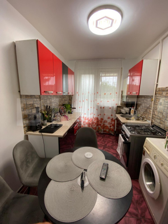 Apartament cu 2 camere, decomandat– zonă excelentă