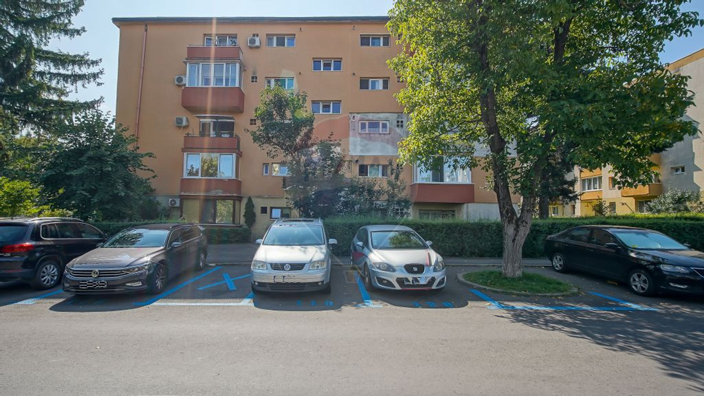 Apartament cu 3 camere de închiriat pe Bulevardul Saturn