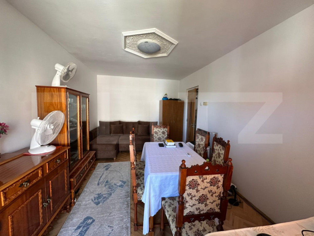 Apartament cu 3 camere, decomandat, Valea Aurie