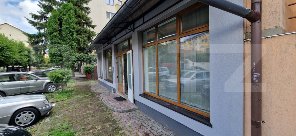 Spatiu comercial de vanzare, 181 mp, in partea de jos a oras