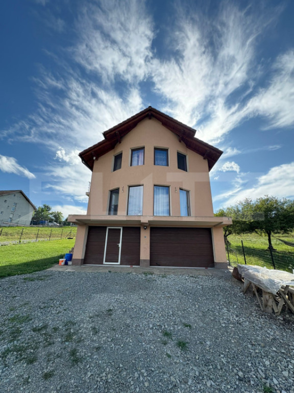 Casă de vânzare 140 mp, 5 ari teren, garaj interior – zo