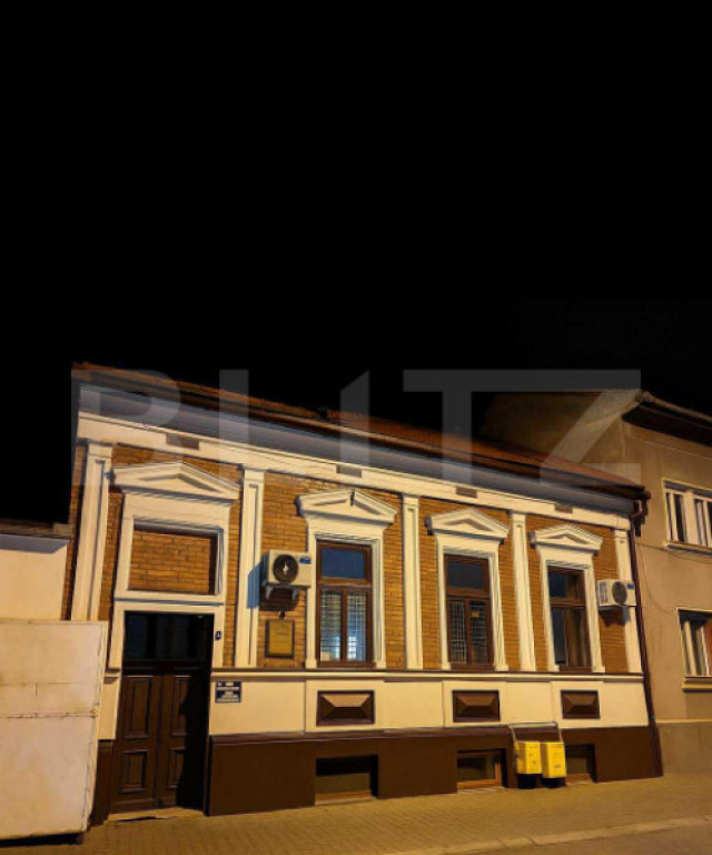 Proprietate de vanzare, cu 13 camere, 200 mp, zona ultracent