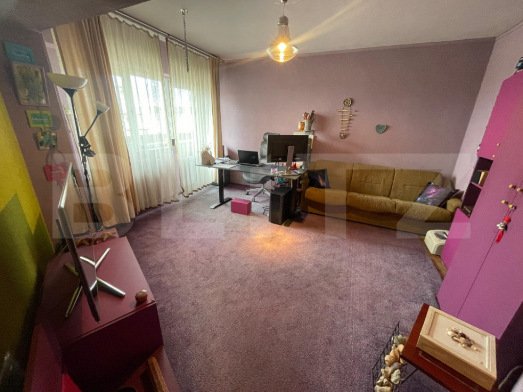 Apartament de vanzare, cu 3 camere, decomandat, 87 mp, zona