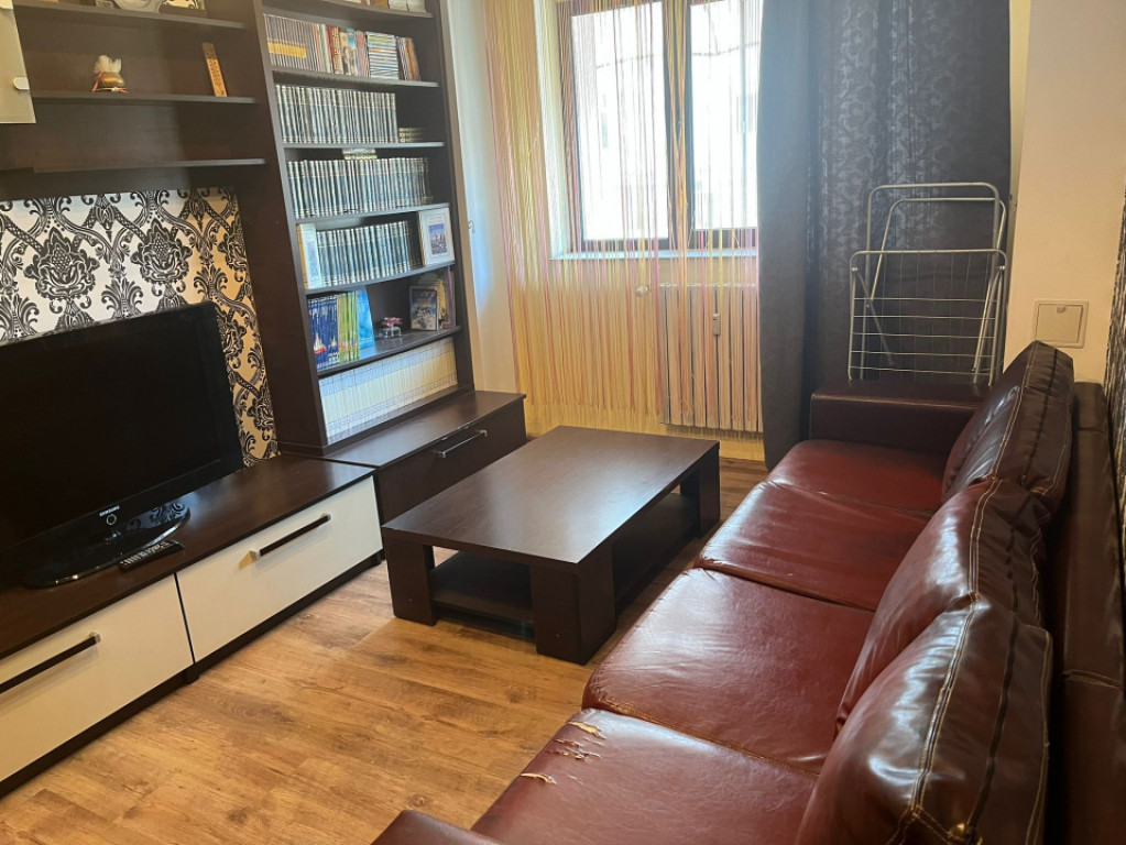 Apartament 3 camere decomandat, 64 mp in zona Lapus