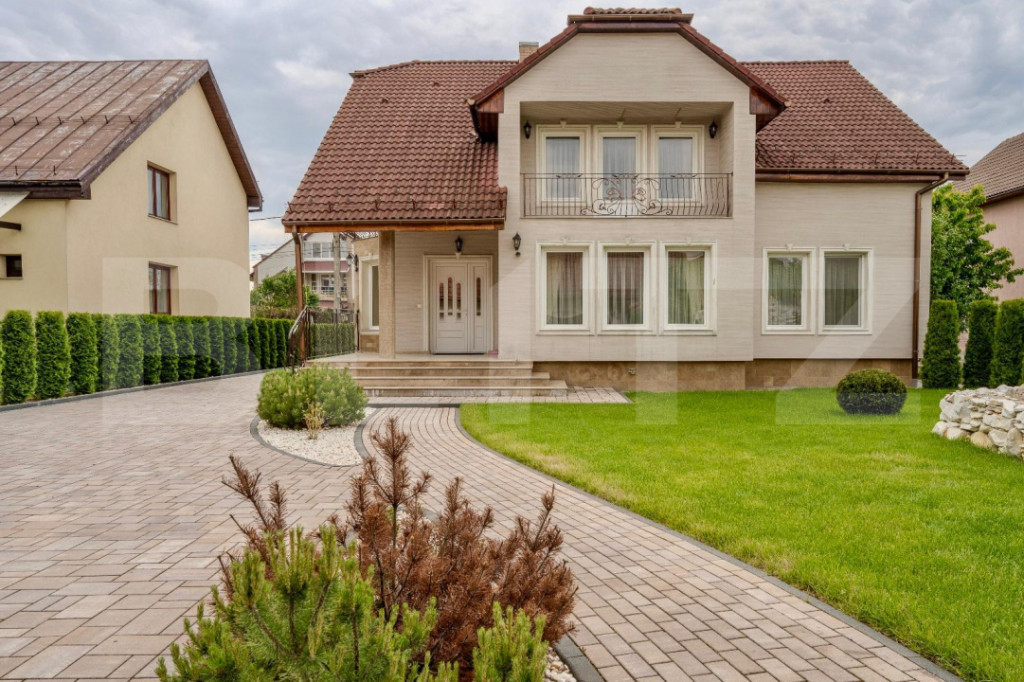 Vila spațioasă D+P+E la intrare în Unirea – confort și