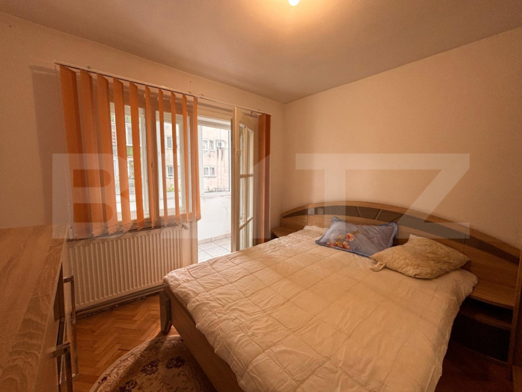 Apartament cu 3 camere, etaj 1, zona CR Vivu