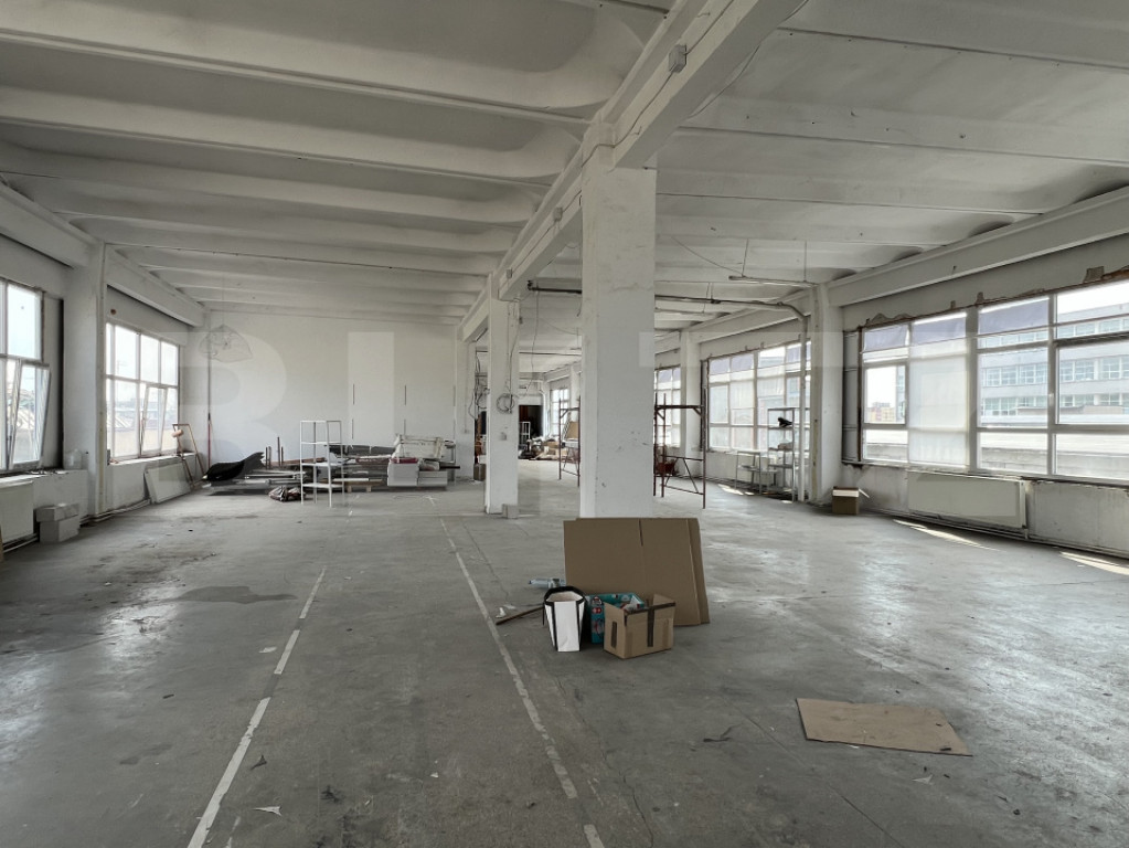 Hala open space, 614 mp, lift de marfa, zona Piata 1 MAI