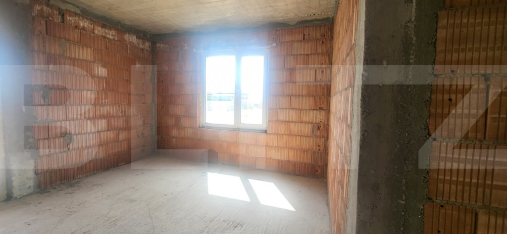 CASA CU 4 CAMERE LA INTRARE IN SACALAZ