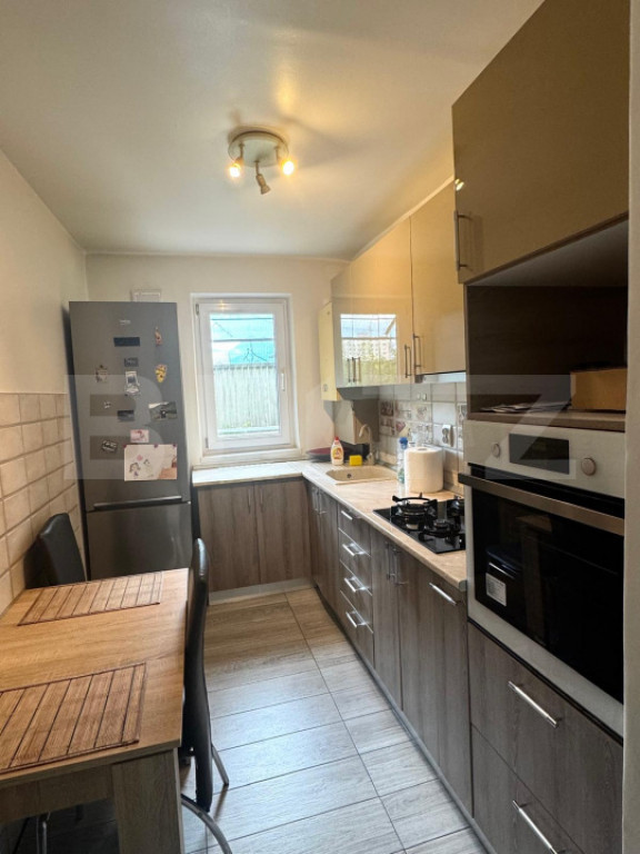 Apartament de vanzare, cu 3 camere decomandat, 60 mp, zona A