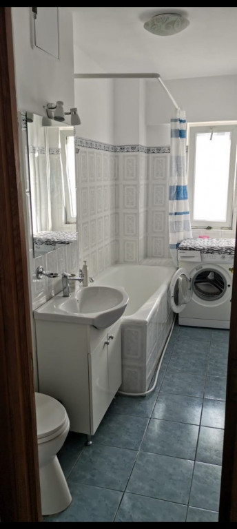 Unirii decomandat etaj 4