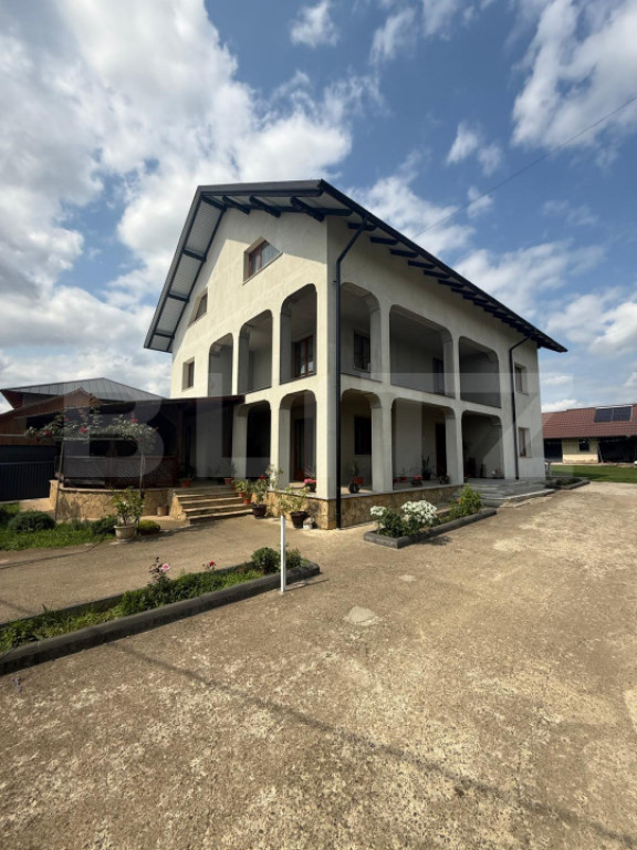 Casa/Vila 450 mp utili, 8000 mp teren + casa in constructie,