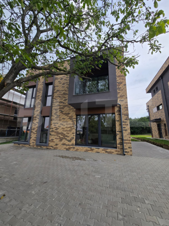 Apartament la vila in Faget langa statie de bus si market la