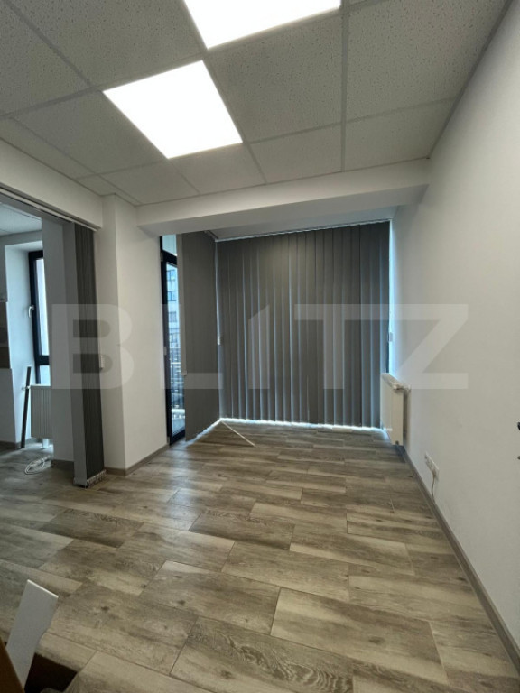 Apartament cu 3 camere, ideal pentru activitati de birou, zo