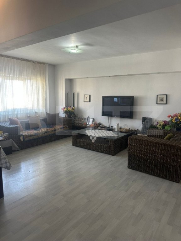 Apartament 4 camere, 2 bai, balcon, 81 mp, zona excelentă M