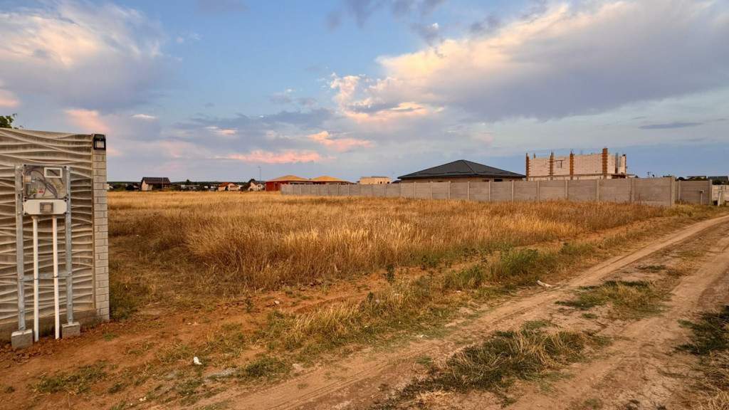 Tefen intravilan Selgros 680 mp cu deschidere 15m