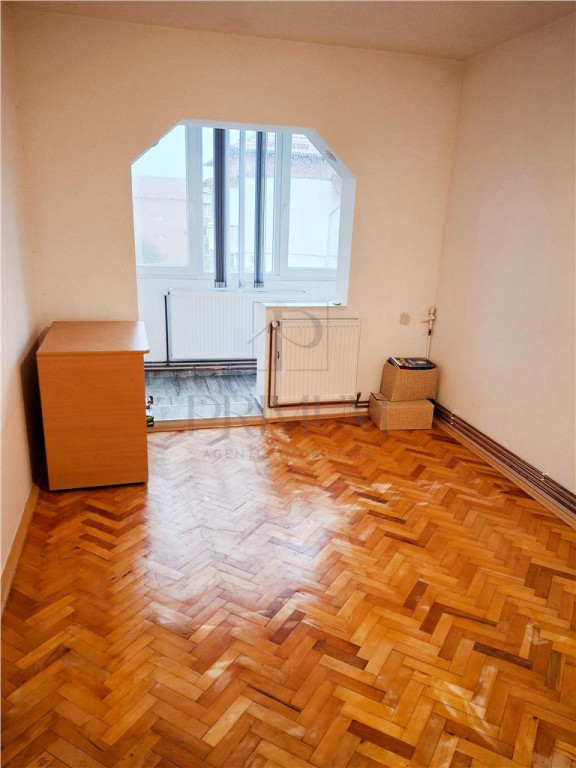 Aradului - 3 camere - decomandat - centrala proprie - ZONA E