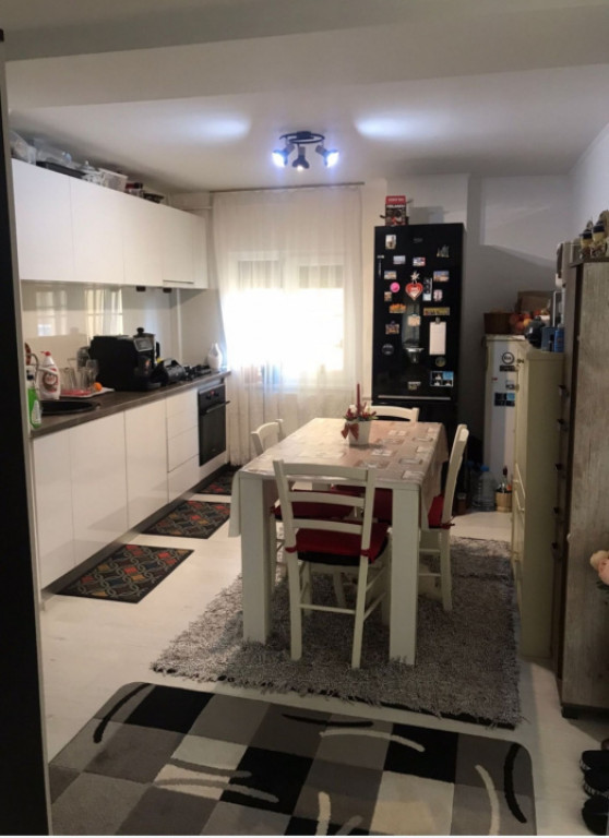 Apartament 4 camere decomandate 95mp in 1Mai, zona Sara