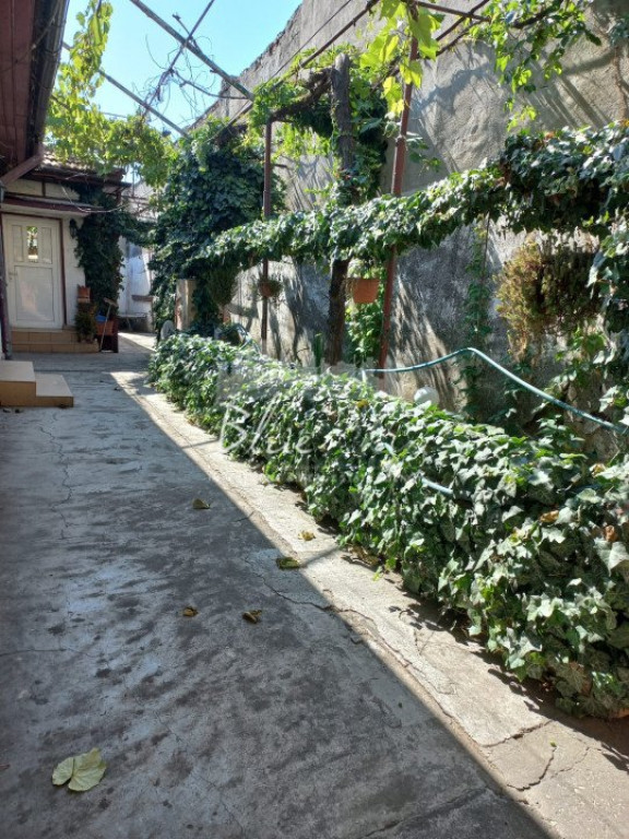 Casa batraneasca cu teren de 435mp cu utilitati si deschid