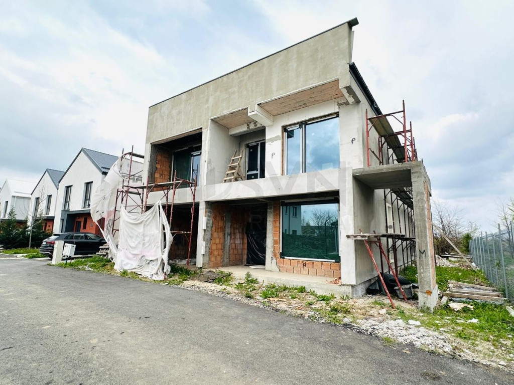 Vila individuala de Laguna Albastra