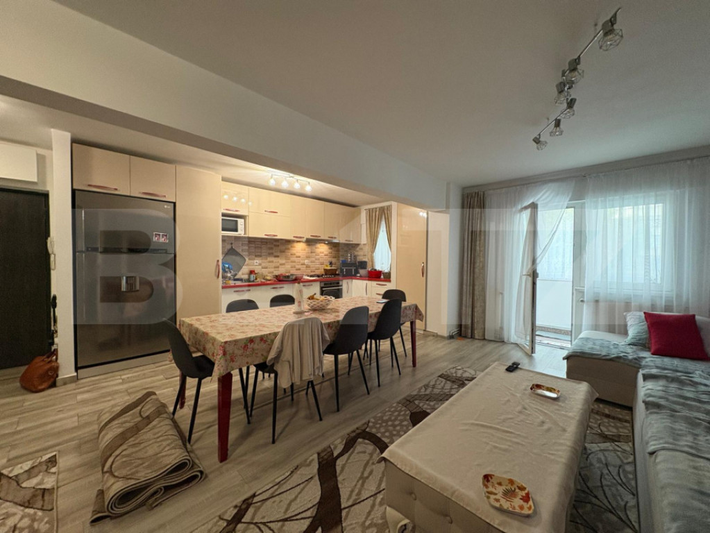 Apartament cu 4 camere, 100 mp, cu pivnita in zona pietei Fl