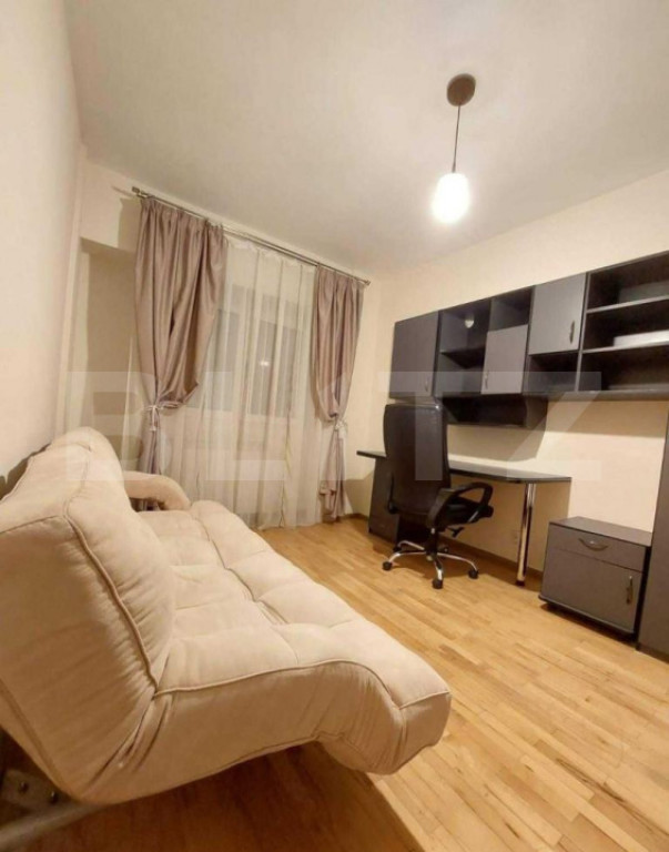 Inchiriez apartament cu 4 camere 100mp + loc parcare - Propr