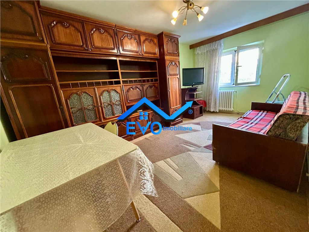 Apartament de cu 3 camere, decomandat, etaj 1, centrala pr