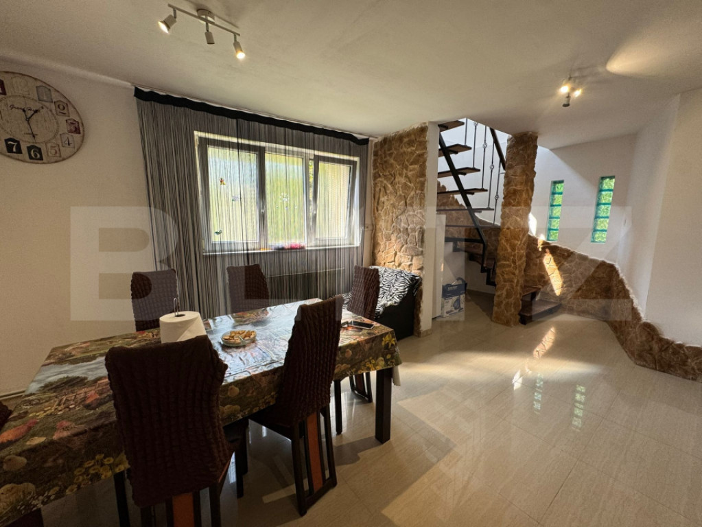 Casa 5 camere, terasa, parcare, zona Avram Iancu