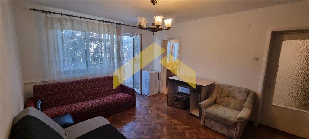 Apartament cu 1 camera de , zona Aurel Vlaicu