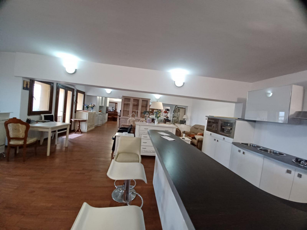 Afacere la cheie mobila hala cu showroom si productie Otop