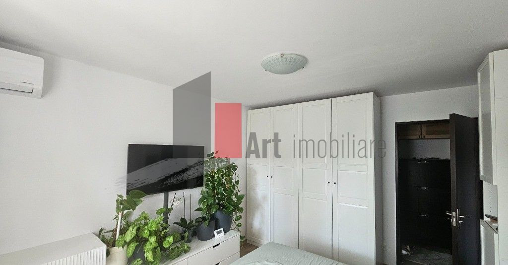 Apartament cu 3 camere de vanzare in zona Chibrit/1 Mai/C...