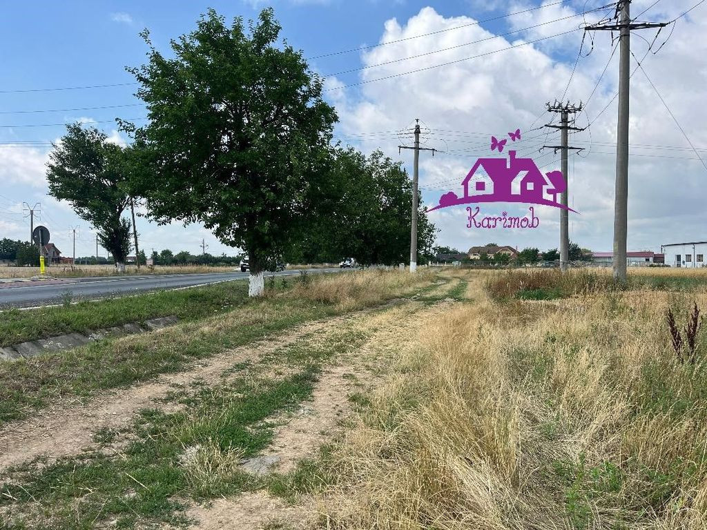 Teren la intrare in localitatea Gepiu