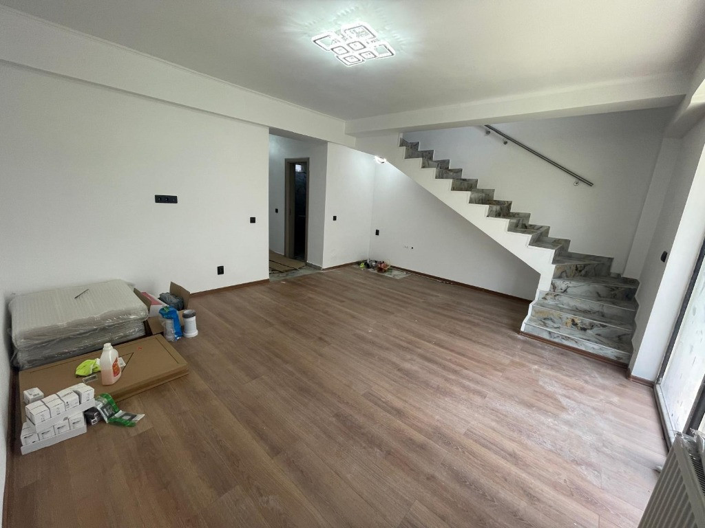 Casa cu 5 camere | zona foarte buna | toate utilitatile