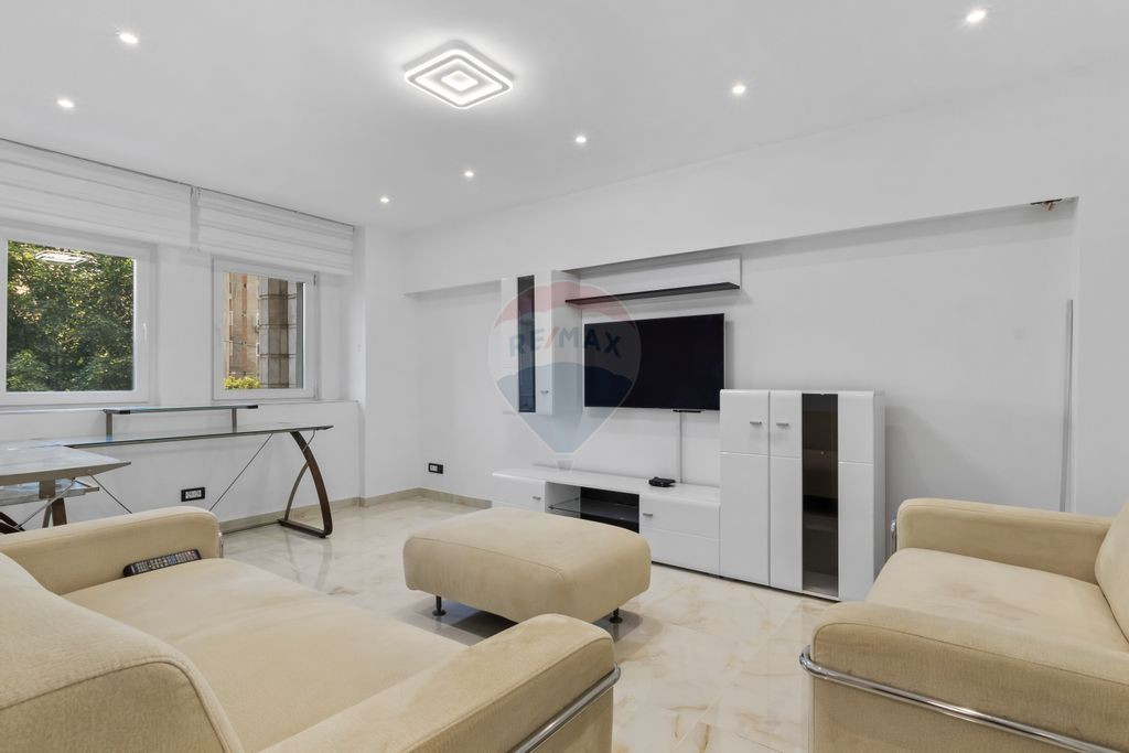 Apartament de lux cu 3 camere de închiriat în zona Banc...