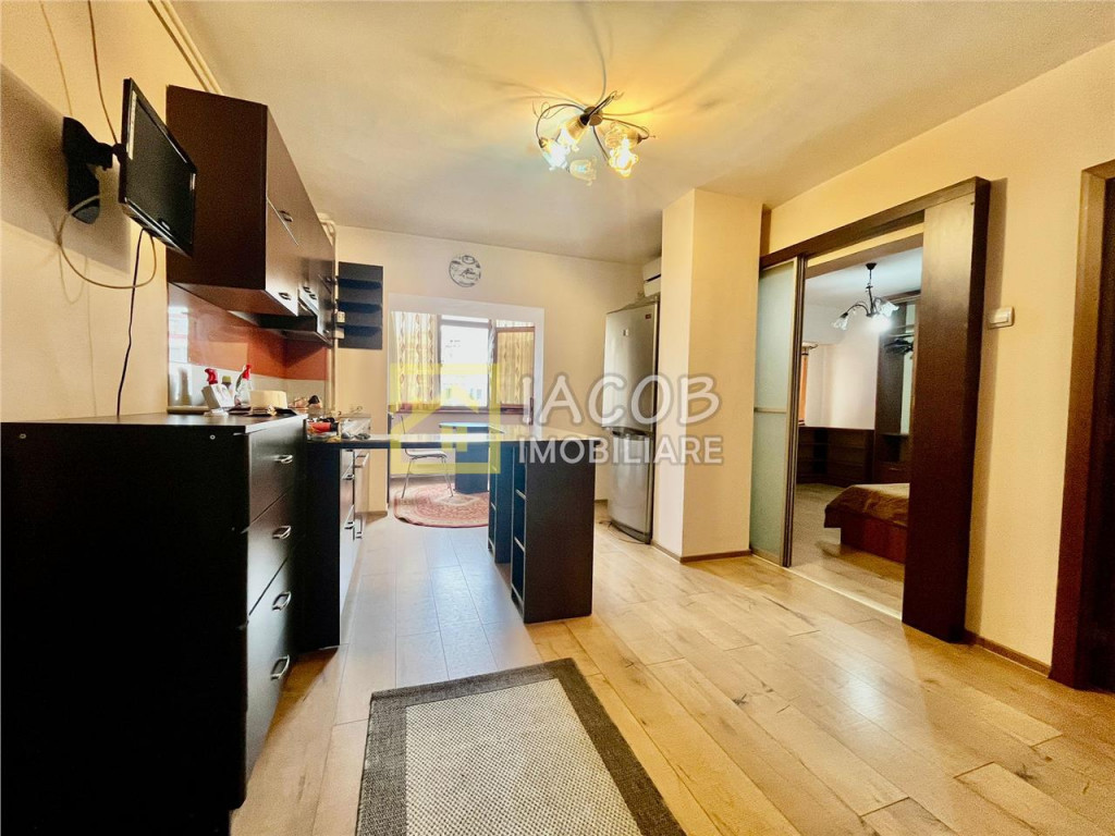 Apartament 2 CD, ultracentral, de inchiriat