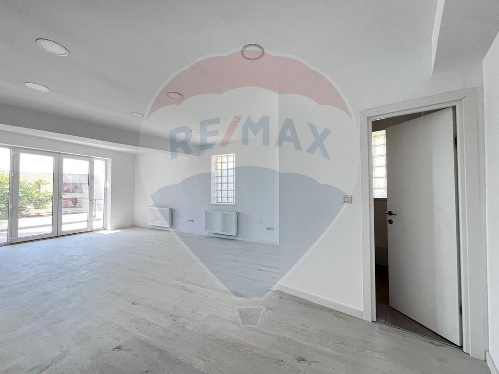 Spațiu birouri NOU -47mp de inchiriat în zona Lizeanu-S...