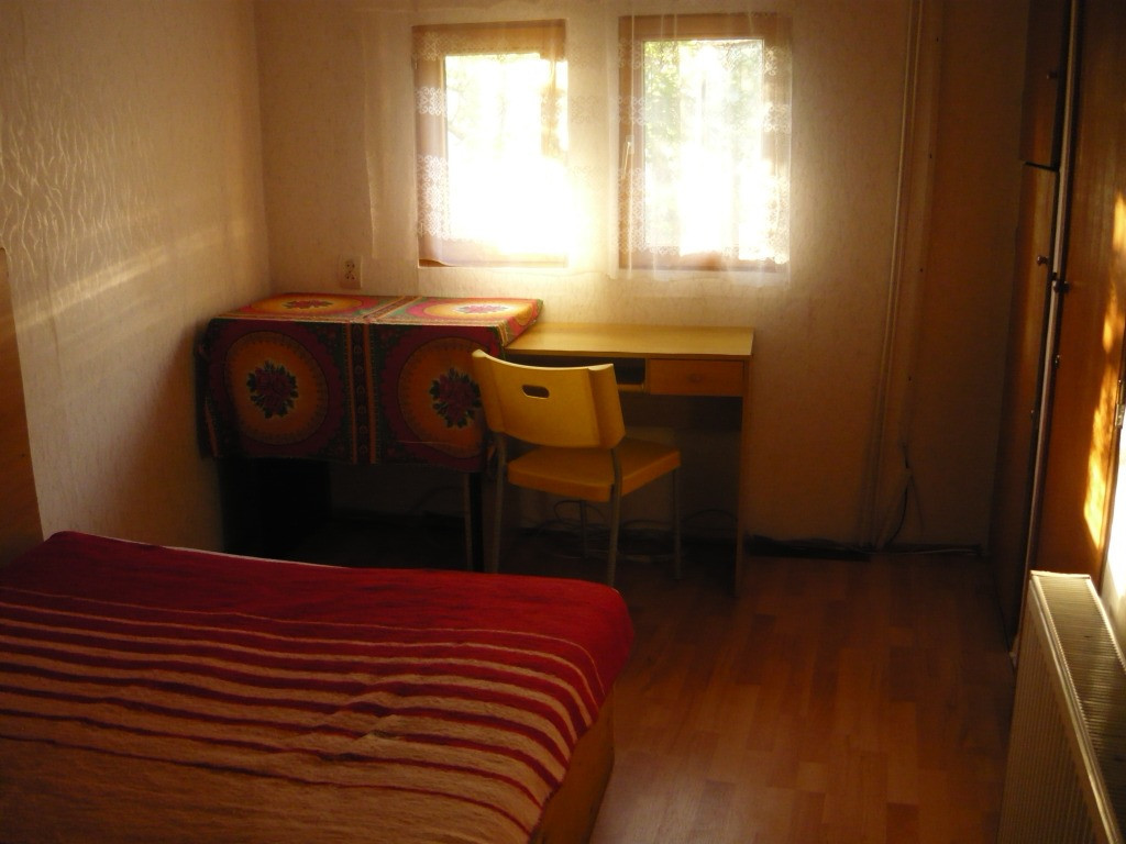 Inchiriez camera nu garsoniera,tei-circ,doar fete,cheltuieli incluse