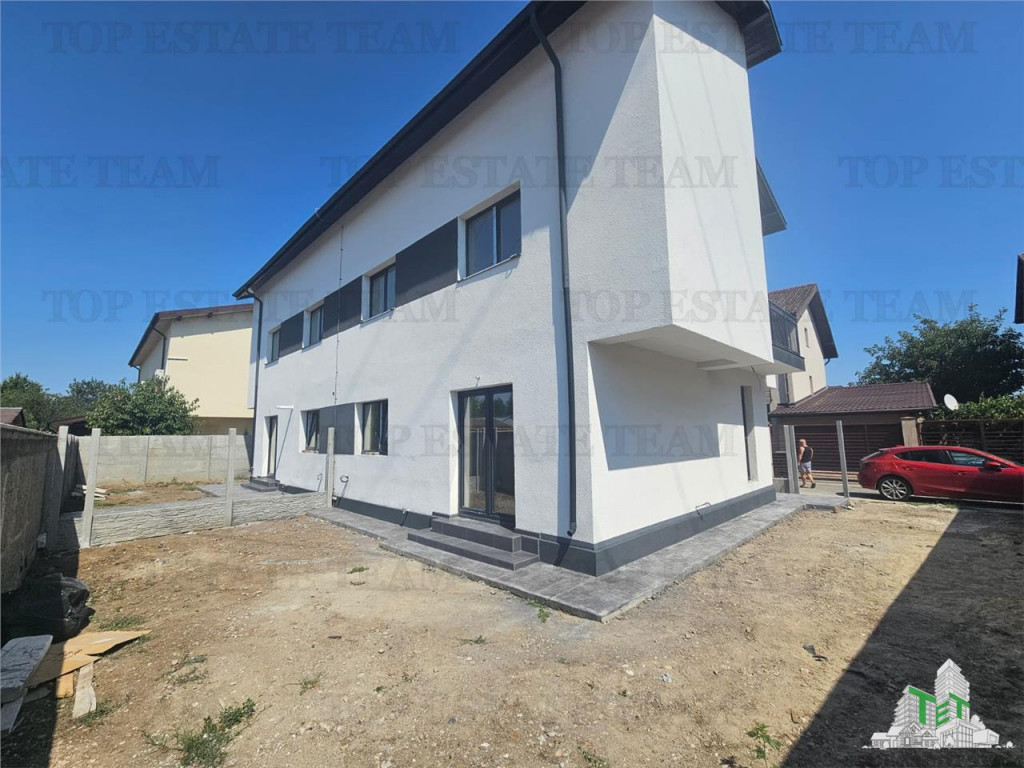 Vila cuplata 4 camere mansarda in Rosu