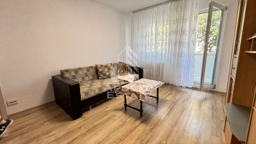 Apartament cu 3 camere zona Spitalului Judetean, etajul d...