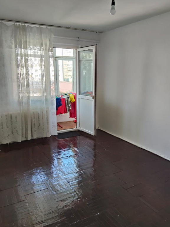 Garsoniera zona Ostroveni