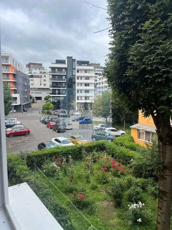 De inchiriat apartament 2 camere/ zona Onix