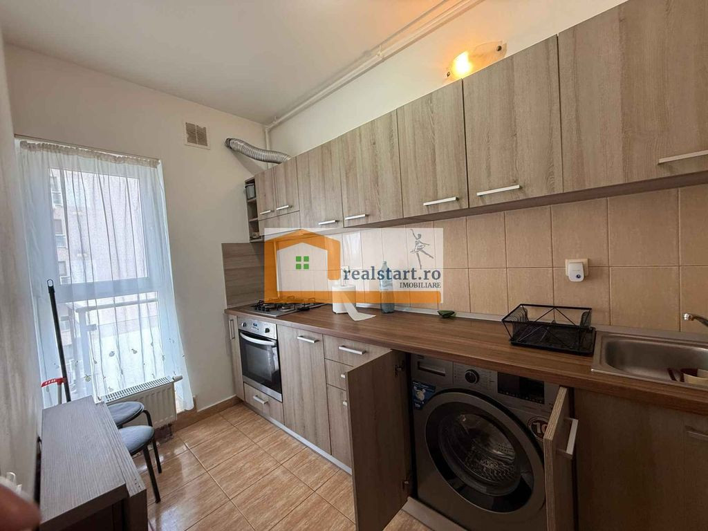 Rasarit de Soare, et8/11, Auchan Titan, disponibil imediat