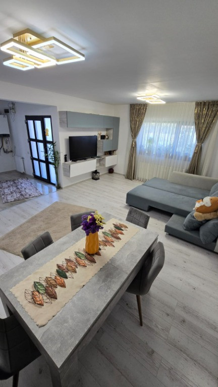 Casa P+ M cu placa intre etaje la cheie ,teren 340 mp