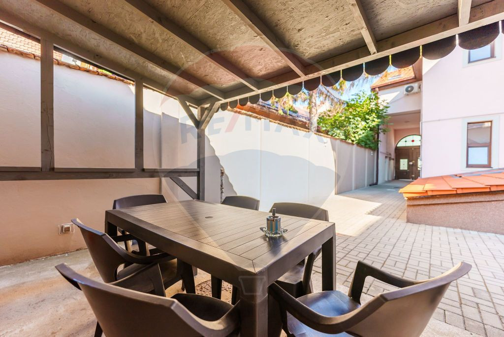 Apartament modern 2 camere + curte de închiriat Ultracen...