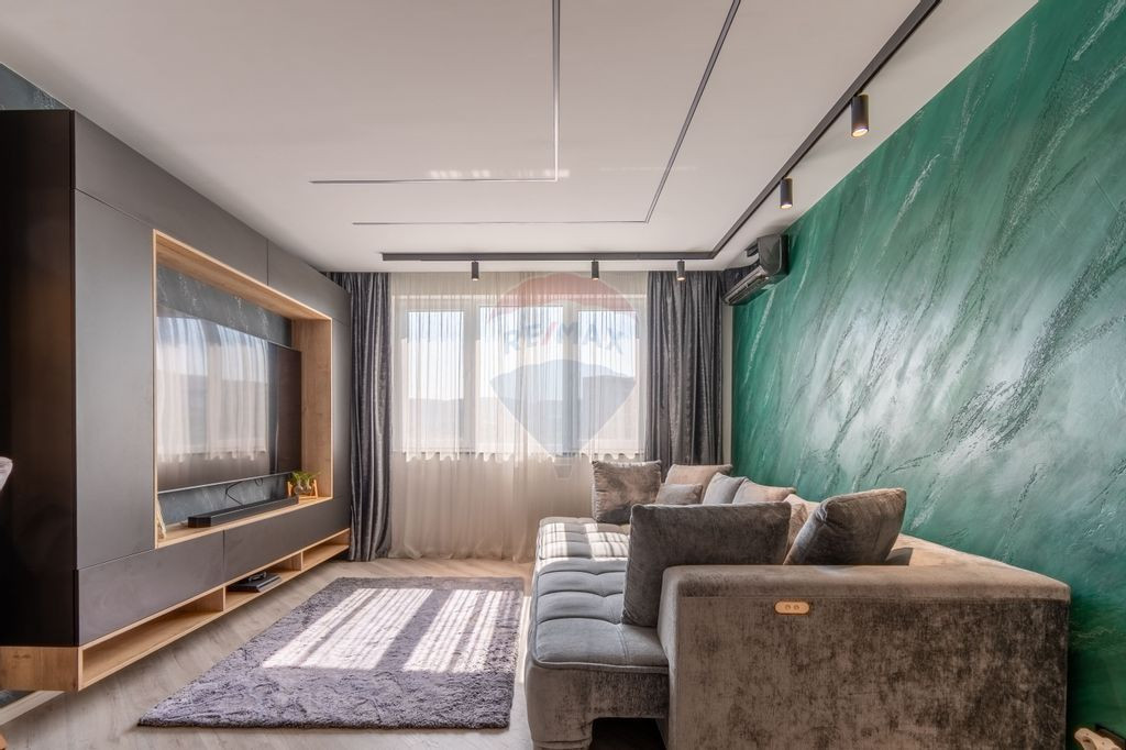 Apartament de vanzare, 2 camere, balcon inchis, zona BMW