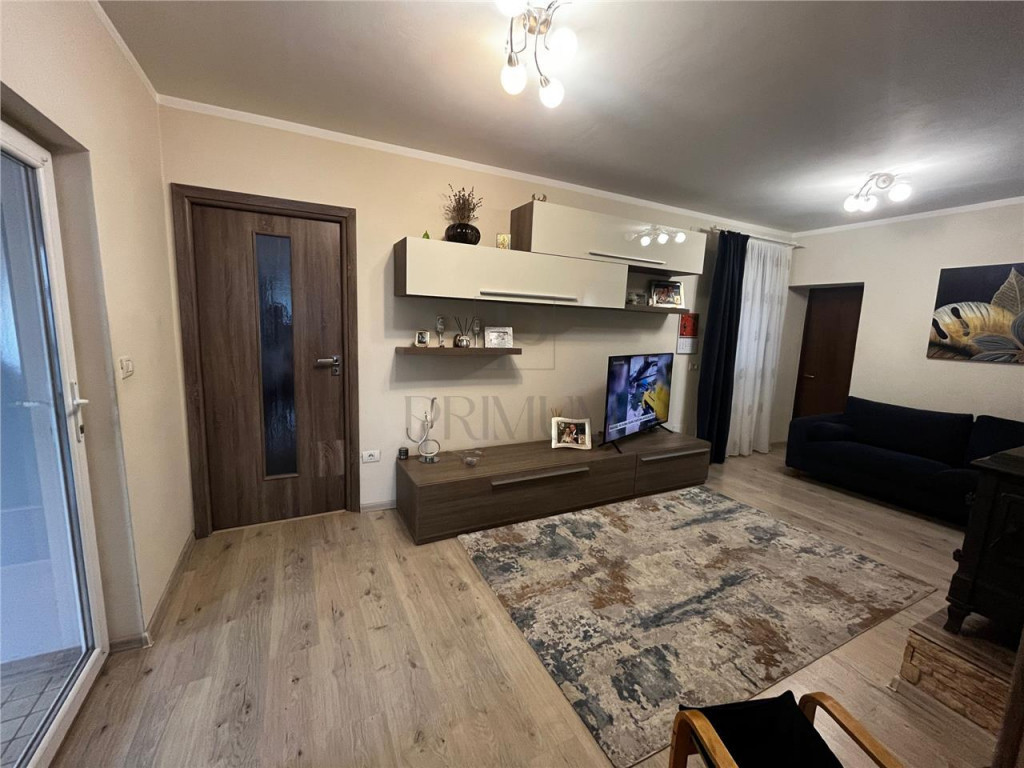 Sag- 7 camere- strada asfaltata- partial mobilata si utilata