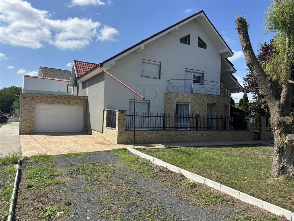 Casa individuala - teren 1000 mp - garaj