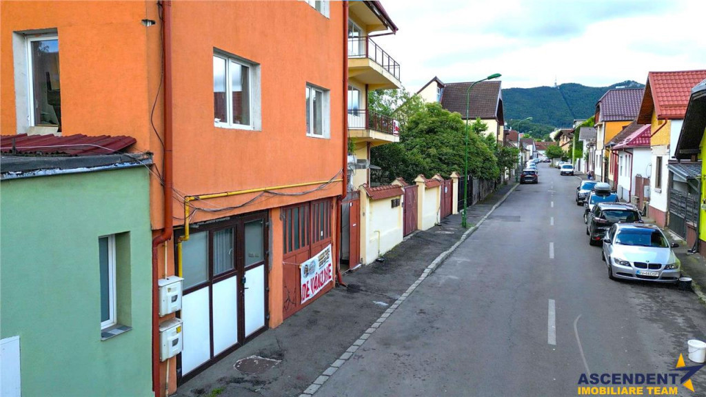 FILM! Stradal imobil, pe doua camere garaj propriu, Centra