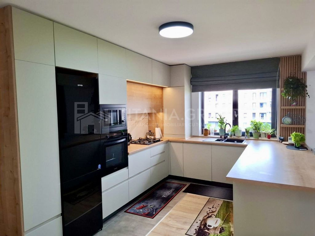 SUPER OFERTĂ! Apartament 3 camere, 2 bai, mobilat, parcare